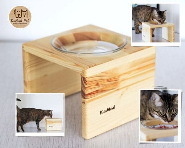 Миска для кота на деревянной подставке